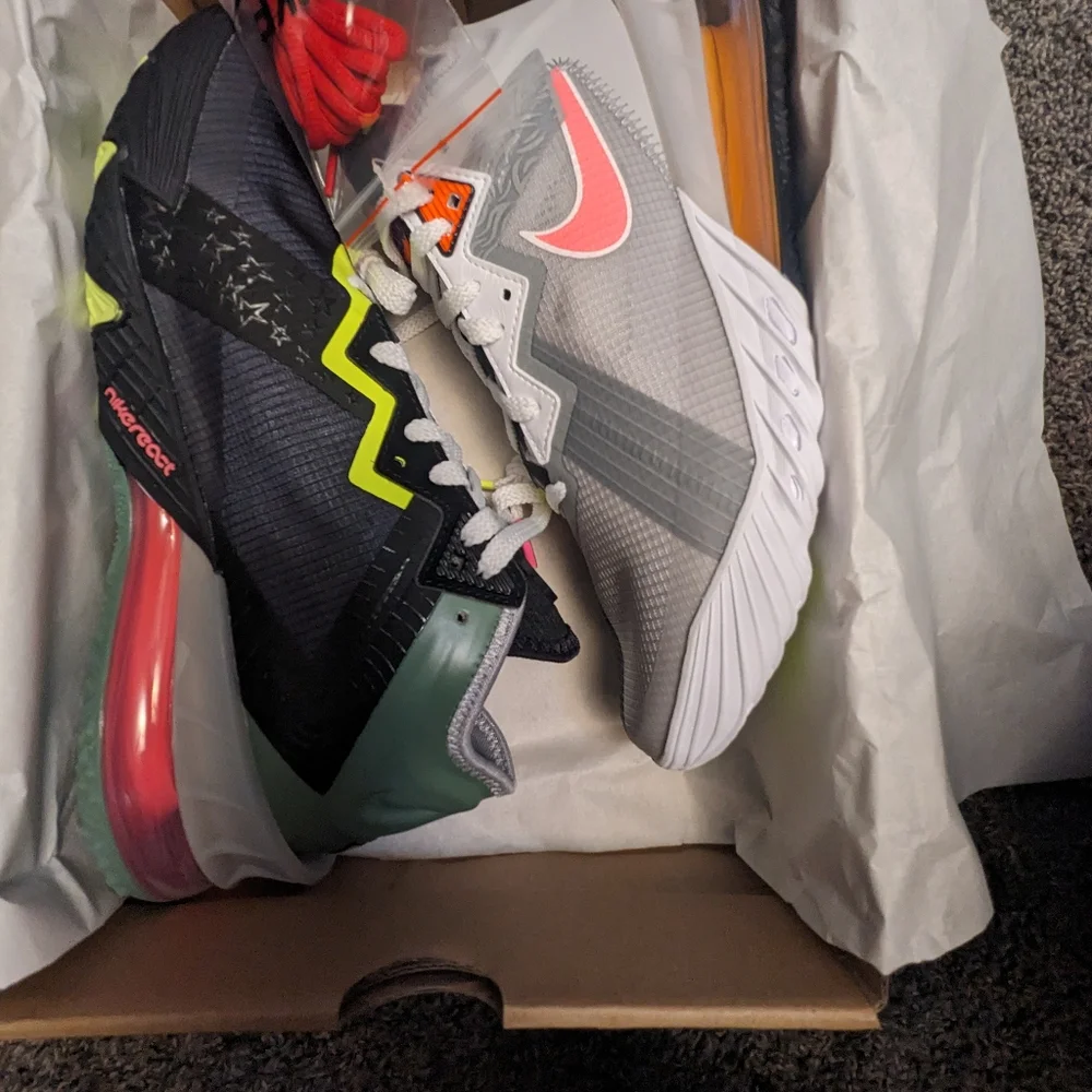 Nike sneakers - Picture 10 of 13